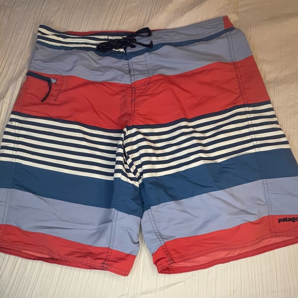 Patagonia men’s swim trunks board shorts red white blue size 36